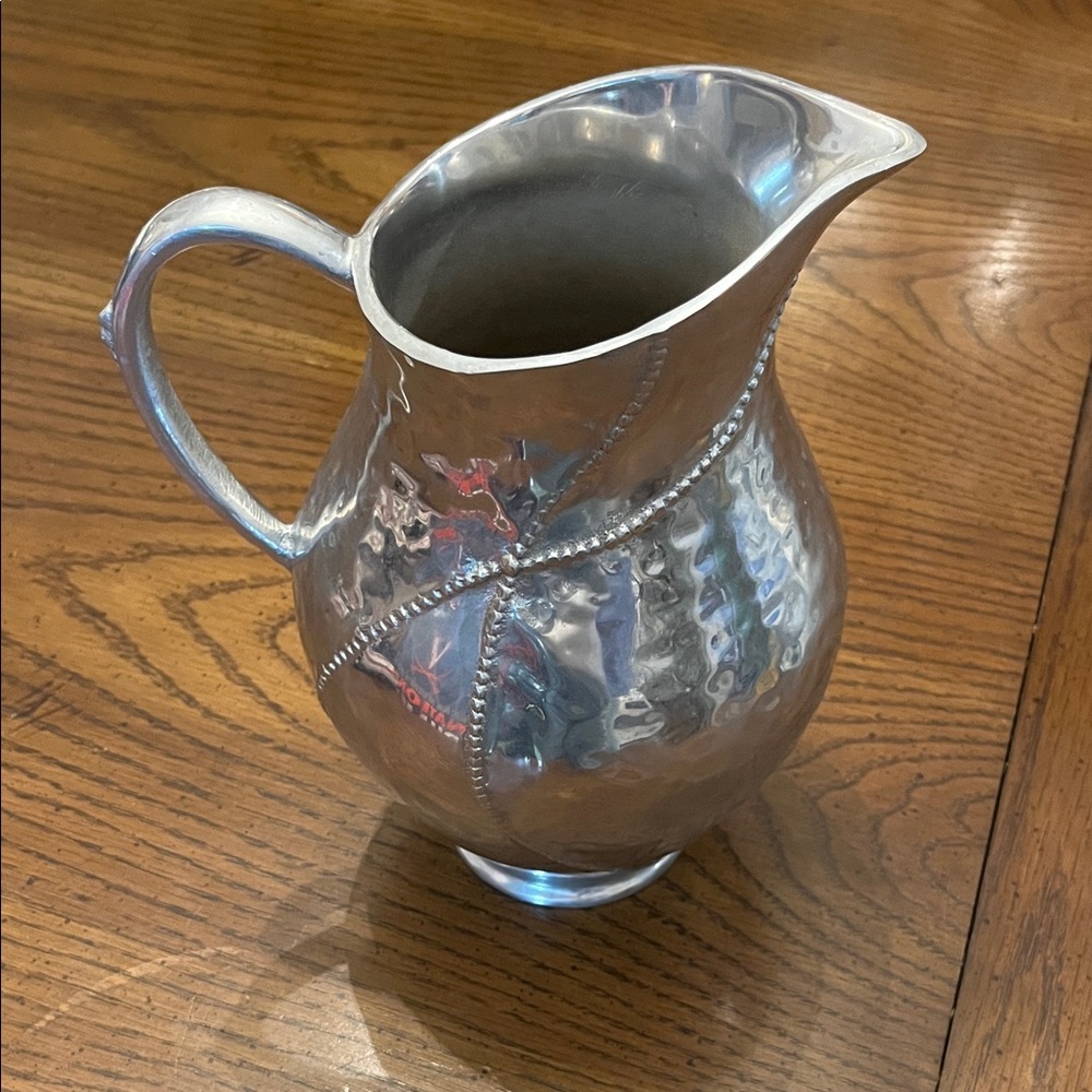 Mariposa Sueno Pitcher
